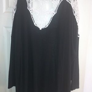 Little jacket with cream color lace